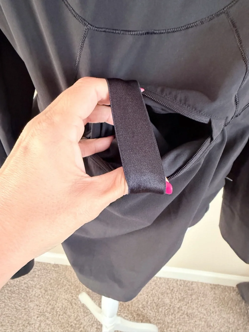 Lululemon stretchy Mist hooded Windbreaker Black water repellent size 6 women's - Picture 12 of 15